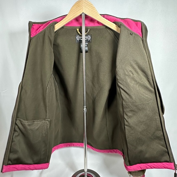 Realtree Camouflaged Zipped Jacket Medium w/Zip pockets and inside pocket.
(A) - Picture 3 of 8